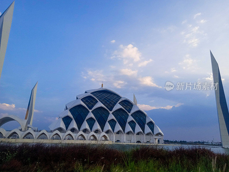 贾巴尔大清真寺的背景