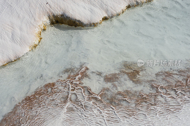 pamukkale的绿松石石灰华池
