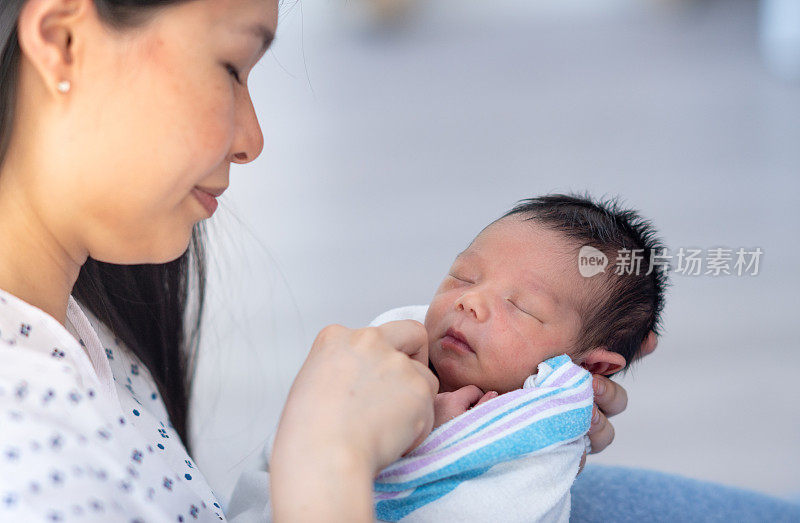 母亲与新生儿