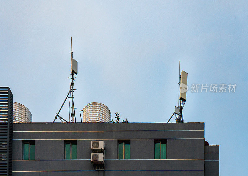 屋顶安装5G信号发射器