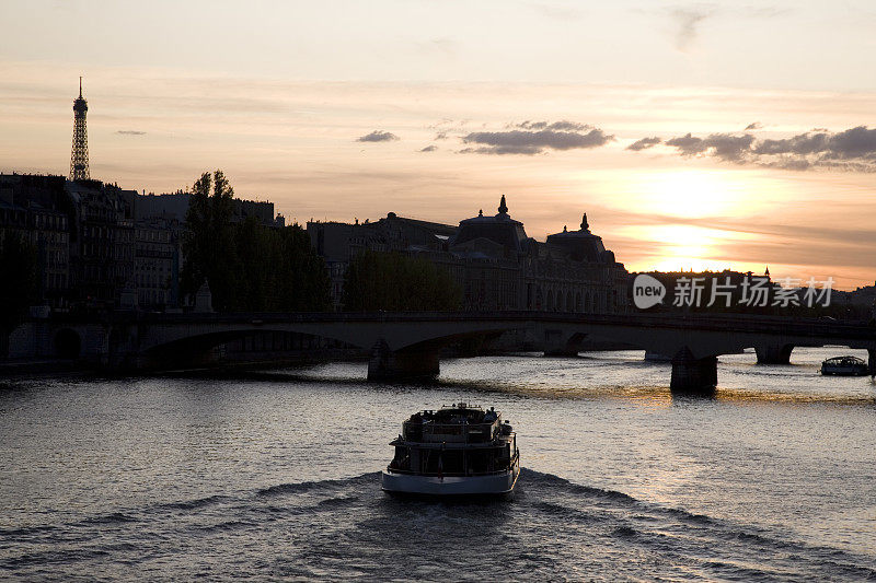 巴黎的塞纳河和埃菲尔铁塔