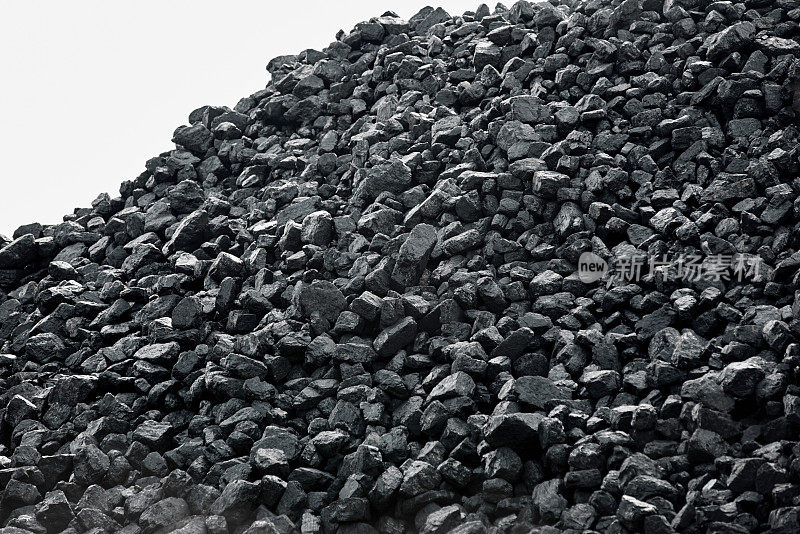 堆煤。煤炭储存是为了出售。