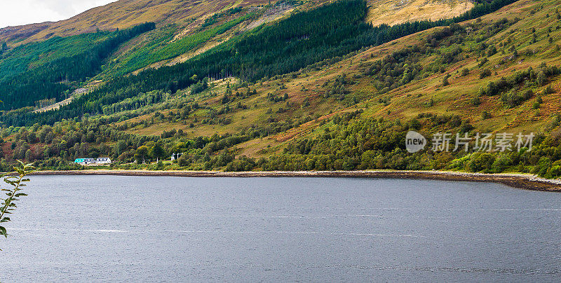 利文湖靠近格兰科，在苏格兰高地