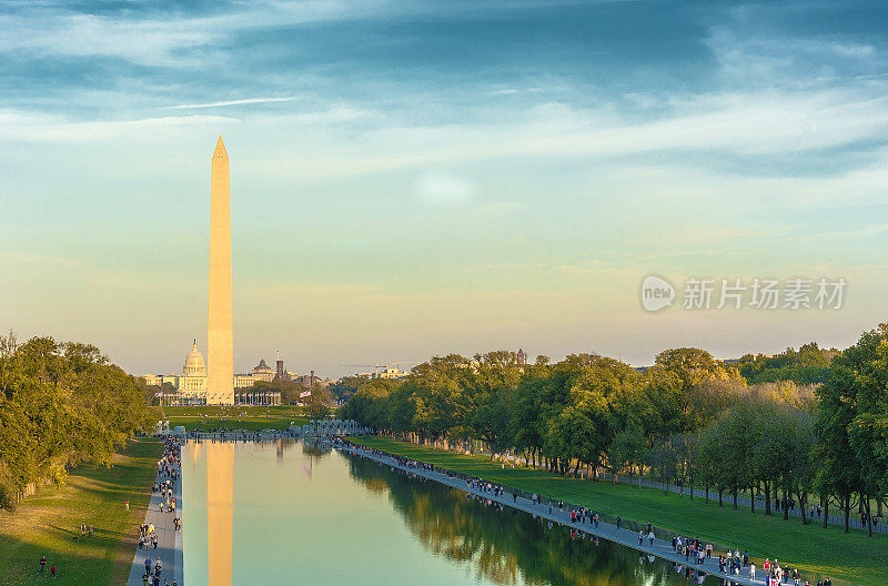 华盛顿纪念碑和倒影池，