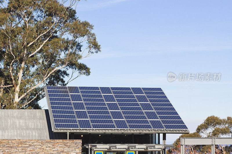 屋顶太阳能电池板绿色能源复制空间