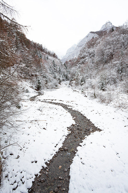 雪谷河，阿达梅洛布伦塔国家公园，意大利