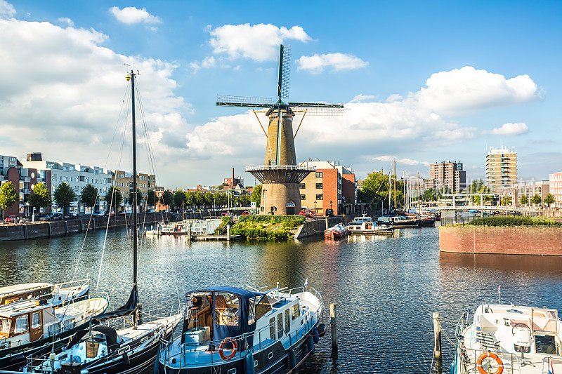 鹿特丹Delfshaven有风车和帆船