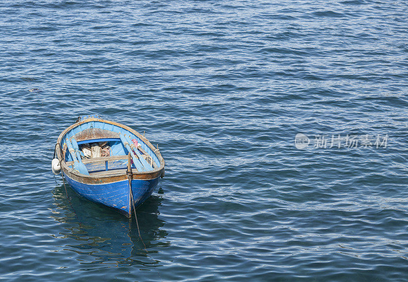 船在海上