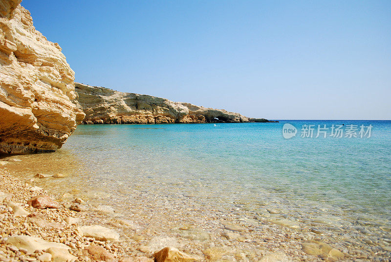希腊基克拉迪斯群岛Koufonissi令人惊叹的卵石海滩