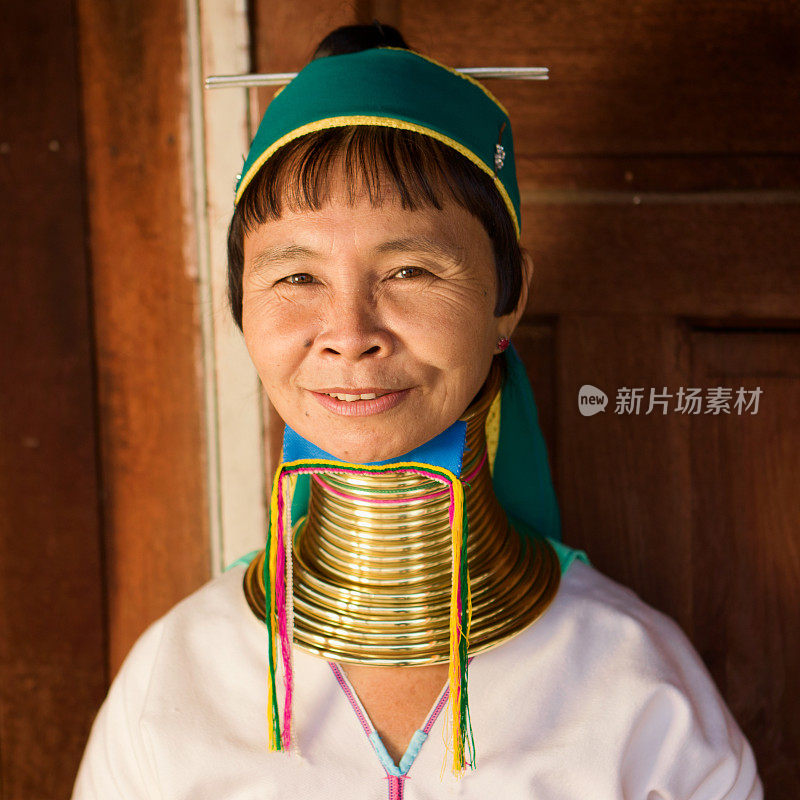 缅甸长颈巴当部落妇女肖像