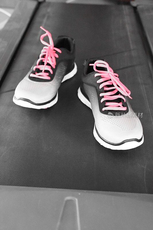 运动鞋,粉红色的鞋带