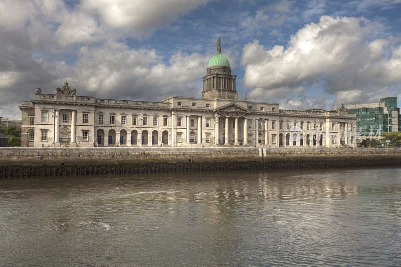 爱尔兰都柏林的海关大楼。HDR图像