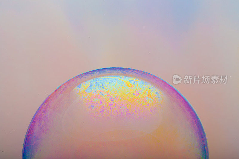 泡沫微距对粉红色的背景