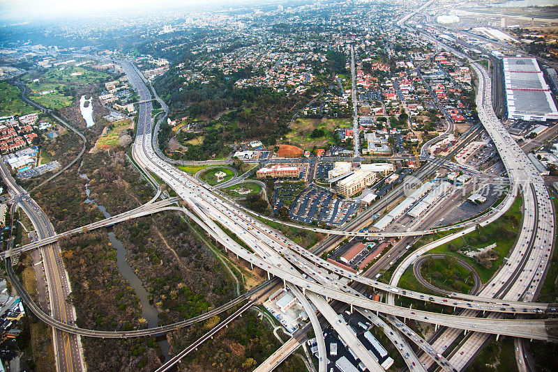 从上面看加州高速公路