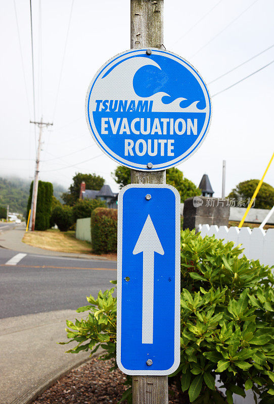 海啸疏散路线标志。