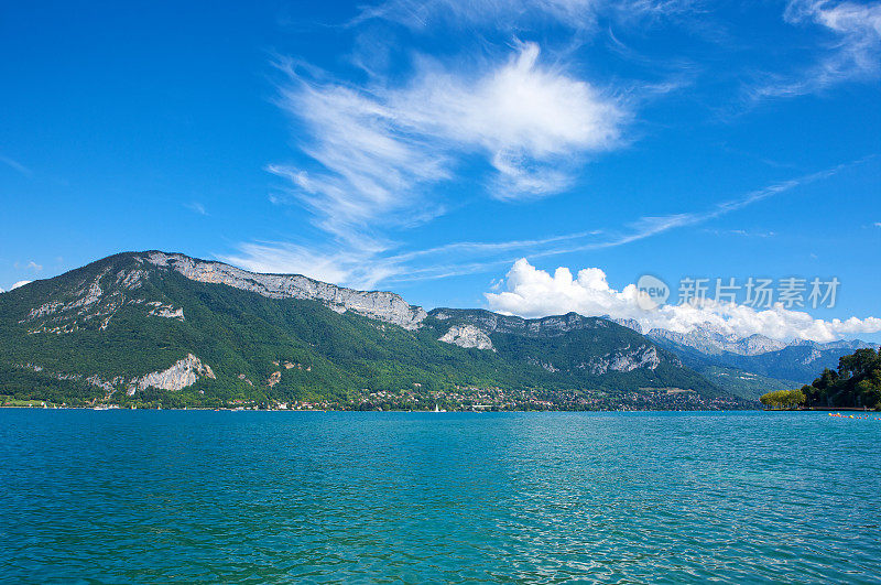 夏日风景如画的法国安纳西湖