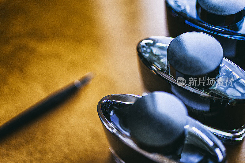 字母笔和墨水