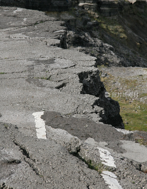 破碎的道路