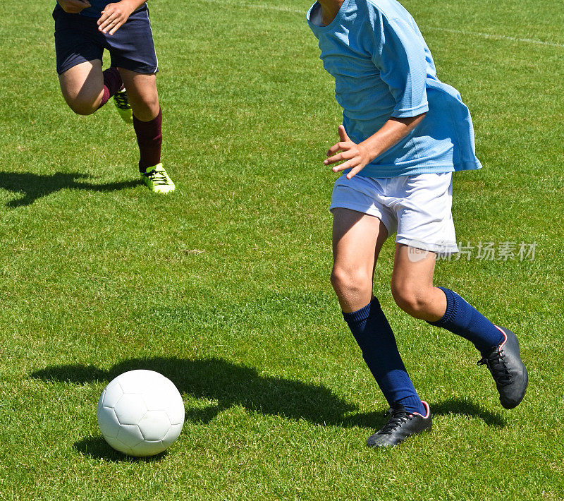 年轻的足球运动员
