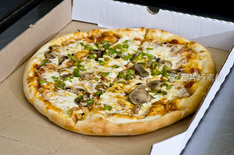盒子里的新鲜小披萨