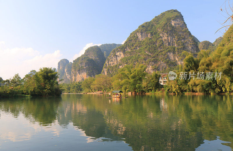 中国阳寿喀斯特山区景观竹筏