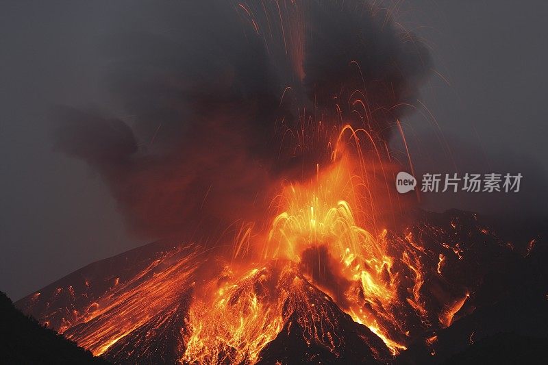 日本鹿儿岛樱岛爆发熔岩