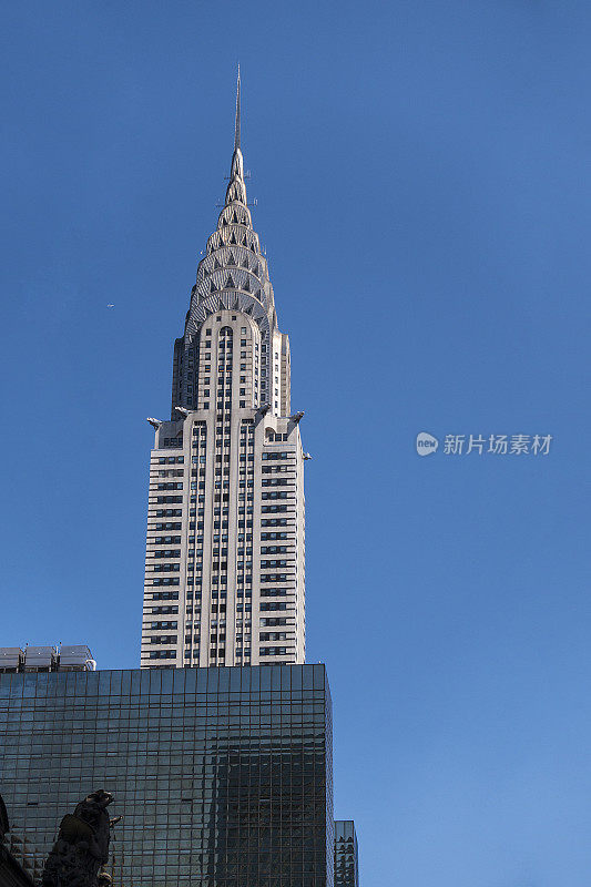 克莱斯勒大厦是第一个在当天获得世界最高建筑称号的超高层建筑