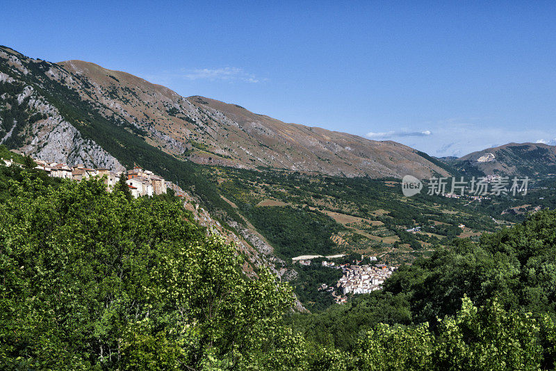 意大利中部山区的两个中世纪村庄