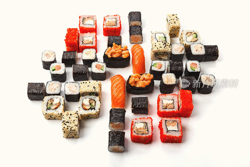 一套寿司，maki和卷孤立在白色的背景