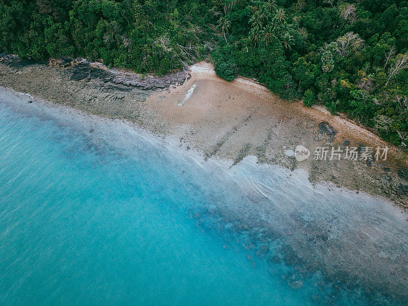 泰国甲米省的兰大岛海岸线