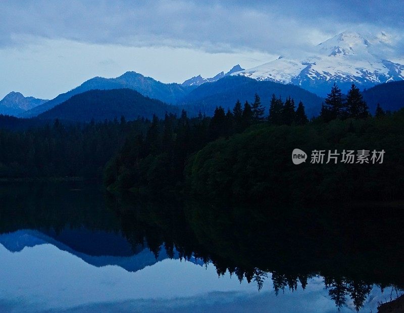 贝克湖大坝黎明