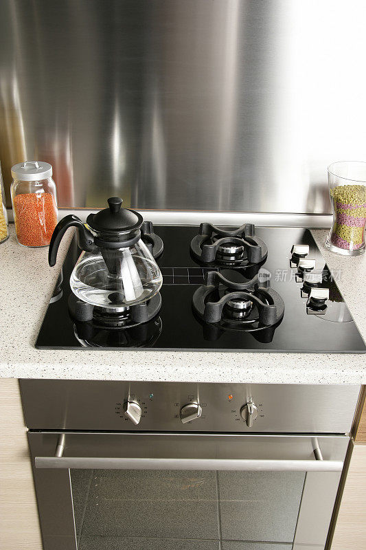 关闭现代家庭厨房