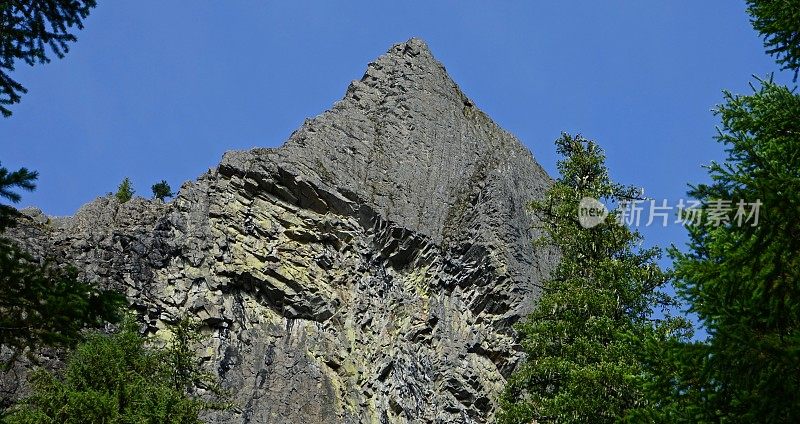 狼岩石顶峰