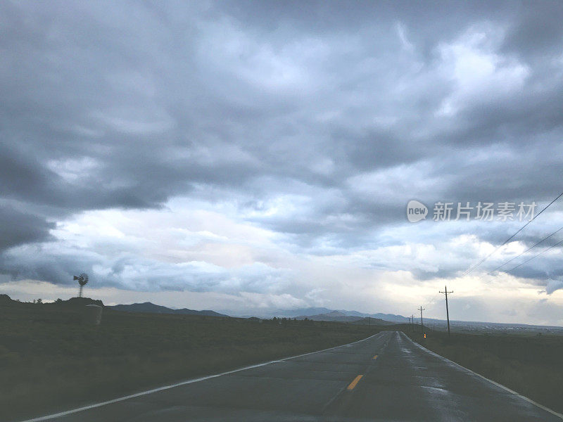 暴风雨的风景-高海拔科罗拉多西部冬季降雪