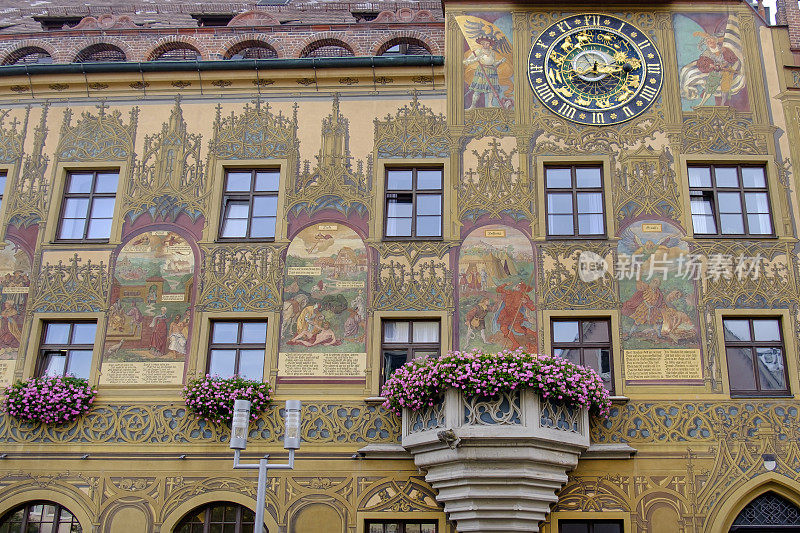 乌尔姆市政厅和天文钟(Baden-Württemberg，德国)