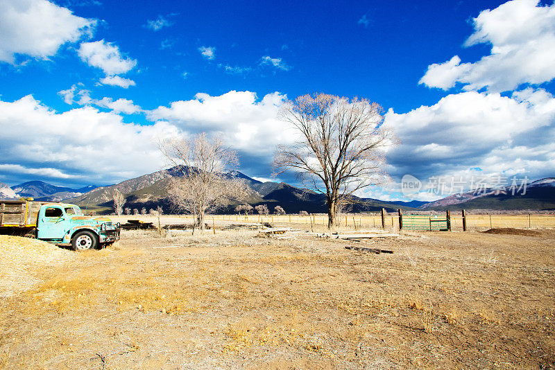 道斯山，NM:锈蓝色皮卡，道斯山