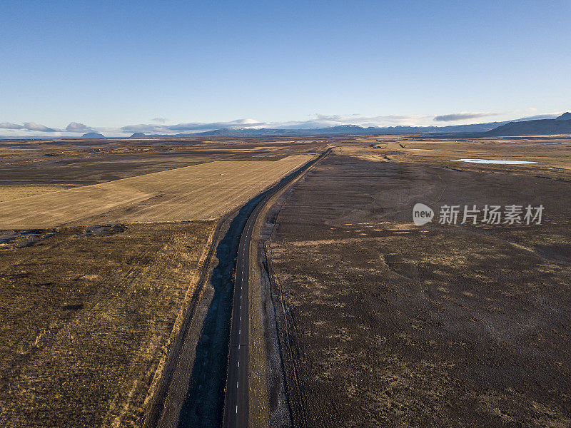 从空中俯瞰，孤独的道路，冰岛