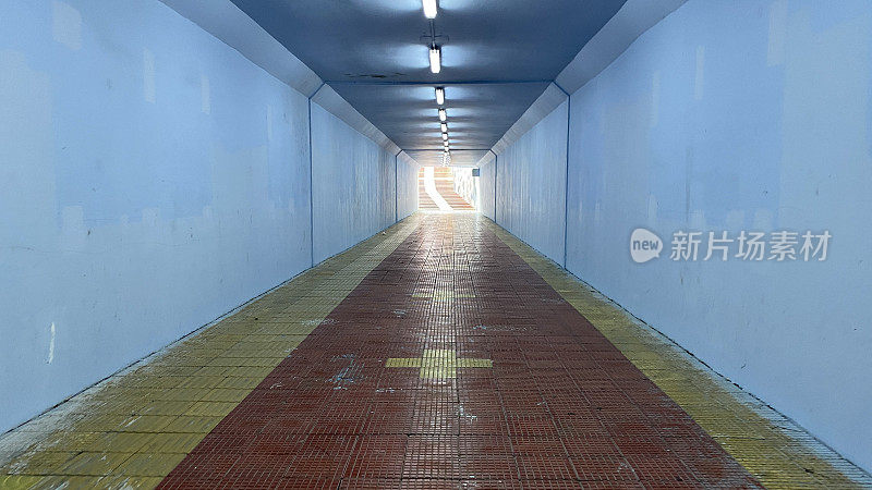 无人驾驶的行人隧道