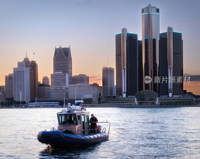 底特律，密歇根州——黄昏的天际线