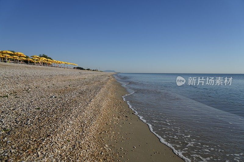 清晨平静的大海