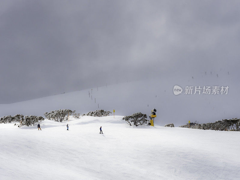 在霍瑟姆山滑雪