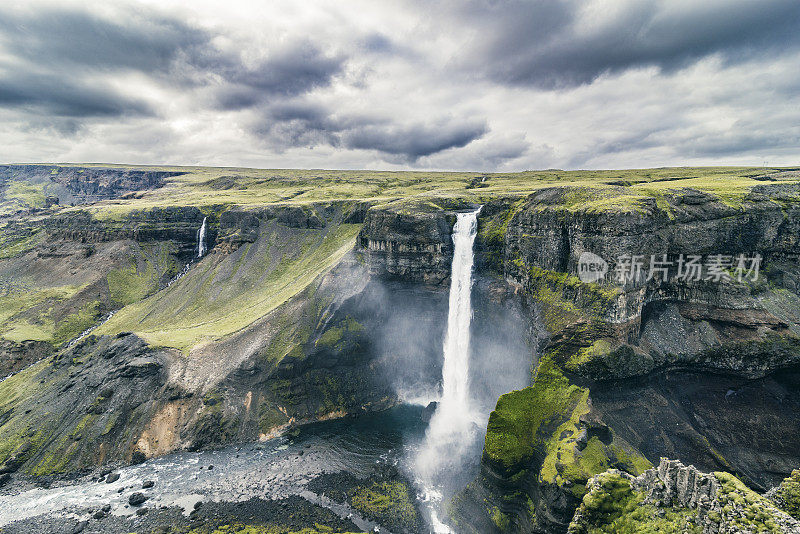 从冰岛的福萨河看海弗斯瀑布