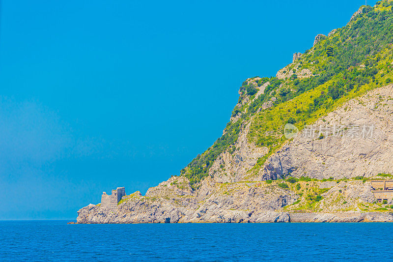 阿玛海岸。意大利。萨勒诺。美丽的风景。夏天的旅行。阳光灿烂的日子