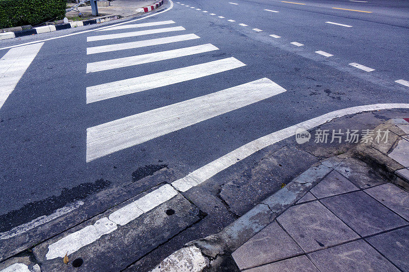 城市街道的人行横道部分