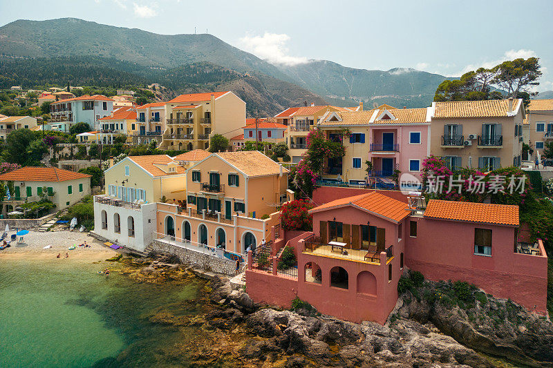 希腊凯法利尼亚亚索斯的一个美丽小镇