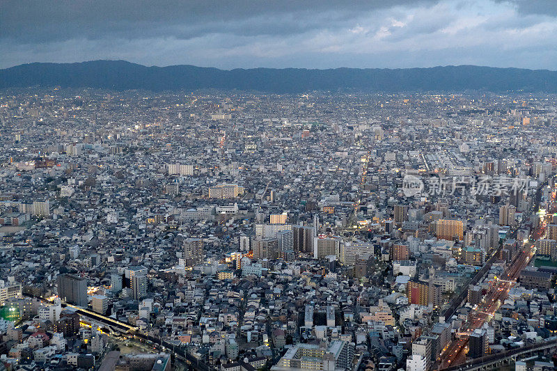 黄昏的大阪市景，日本