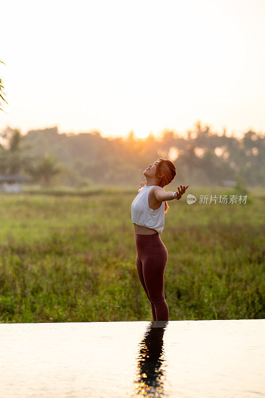 黎明的喜悦:瑜伽宁静在巴厘岛的别墅撤退