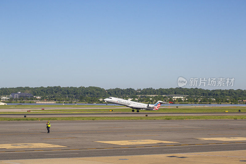 美国鹰庞巴迪CRJ-701ER飞机N716PS在DCA机场