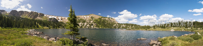 科罗拉多落基山脉的高山湖泊全景