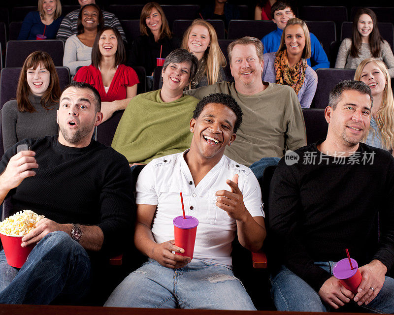 《真人秀》观众:男人之夜团体看电影